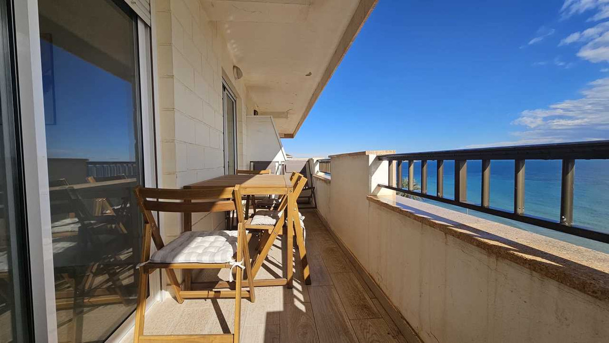 For sale - 3 Bedroom 2 Bathroom Apartment - Middle Floor Apartment in Orihuela - Mil Palmeras  - Alicante