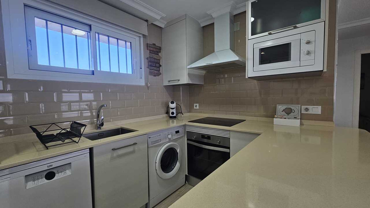 For sale - 3 Bedroom 2 Bathroom Apartment - Middle Floor Apartment in Orihuela - Mil Palmeras  - Alicante