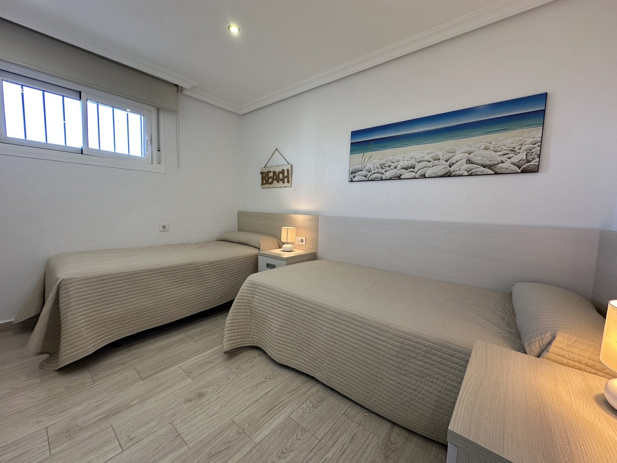 For sale - 3 Bedroom 2 Bathroom Apartment - Middle Floor Apartment in Orihuela - Mil Palmeras  - Alicante