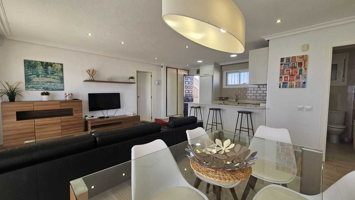 For sale - 3 Bedroom 2 Bathroom Apartment - Middle Floor Apartment in Orihuela - Mil Palmeras  - Alicante