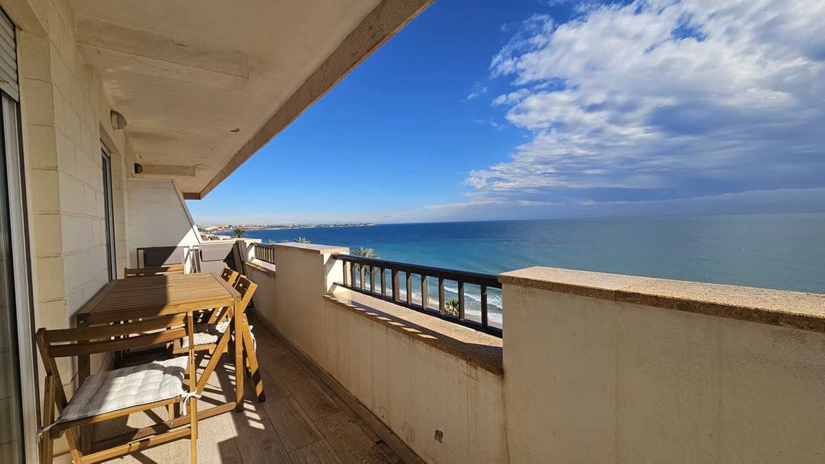 For sale - 3 Bedroom 2 Bathroom Apartment - Middle Floor Apartment in Orihuela - Mil Palmeras  - Alicante