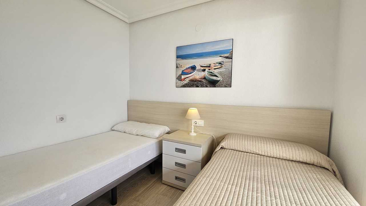 For sale - 3 Bedroom 2 Bathroom Apartment - Middle Floor Apartment in Orihuela - Mil Palmeras  - Alicante