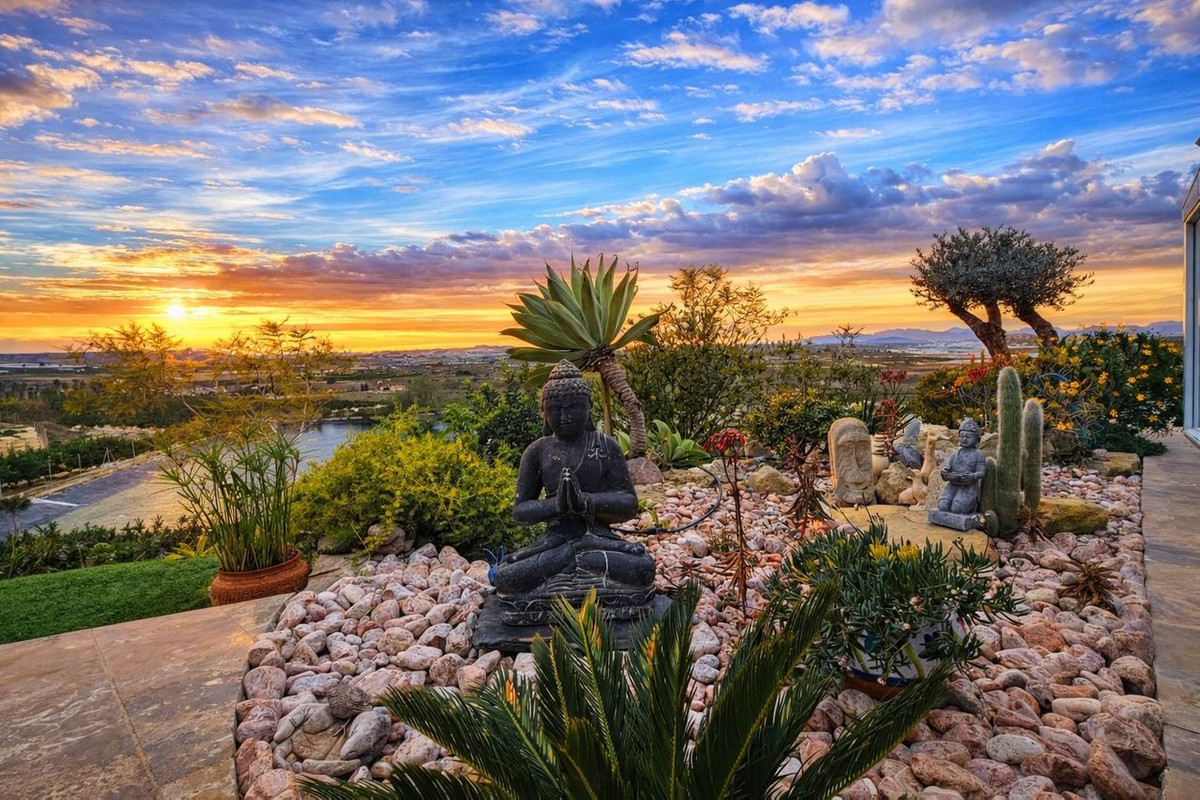 For sale - 4 Bedroom 3 Bathroom House - Detached Villa in Orihuela - Torremendo  - Alicante