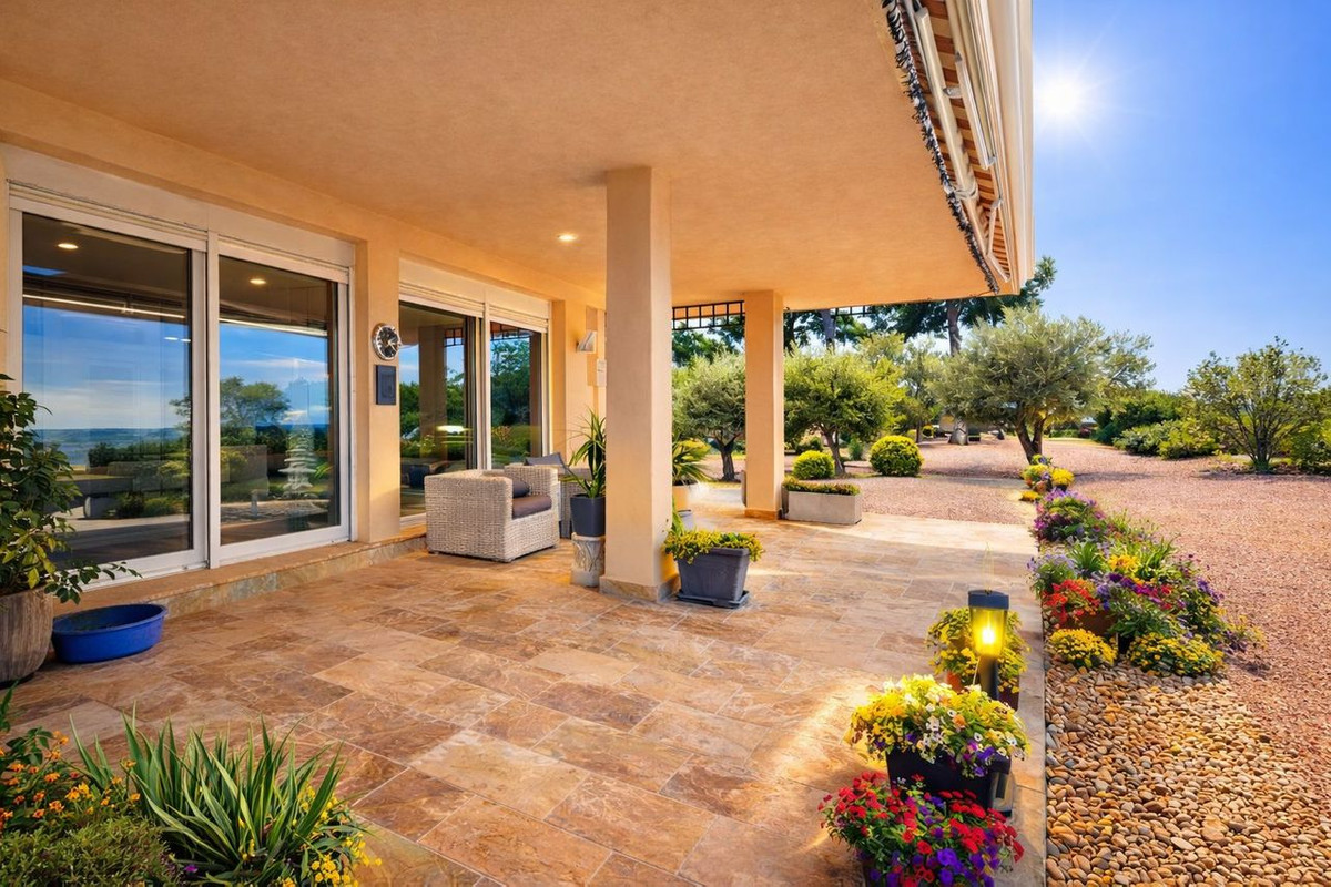 For sale - 4 Bedroom 3 Bathroom House - Detached Villa in Orihuela - Torremendo  - Alicante