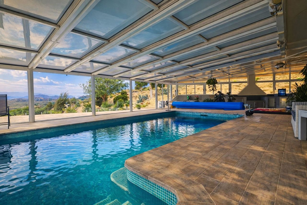 For sale - 4 Bedroom 3 Bathroom House - Detached Villa in Orihuela - Torremendo  - Alicante