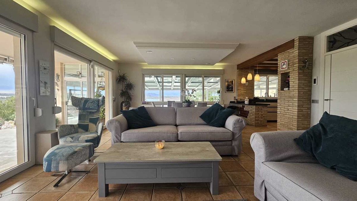 For sale - 4 Bedroom 3 Bathroom House - Detached Villa in Orihuela - Torremendo  - Alicante