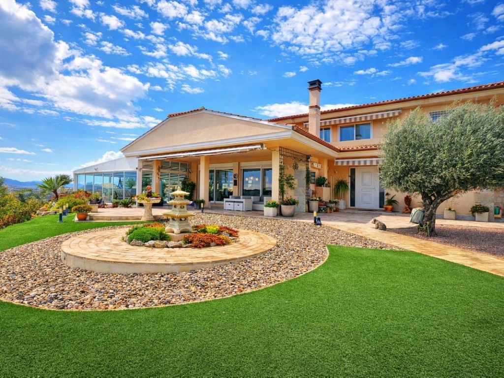 4 Bedroom 3 Bathroom House - Detached Villa in Orihuela