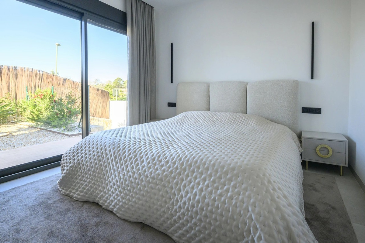 For sale - 3 Bedroom 3 Bathroom House - Detached Villa in Orihuela - Las Colinas Golf  - Alicante