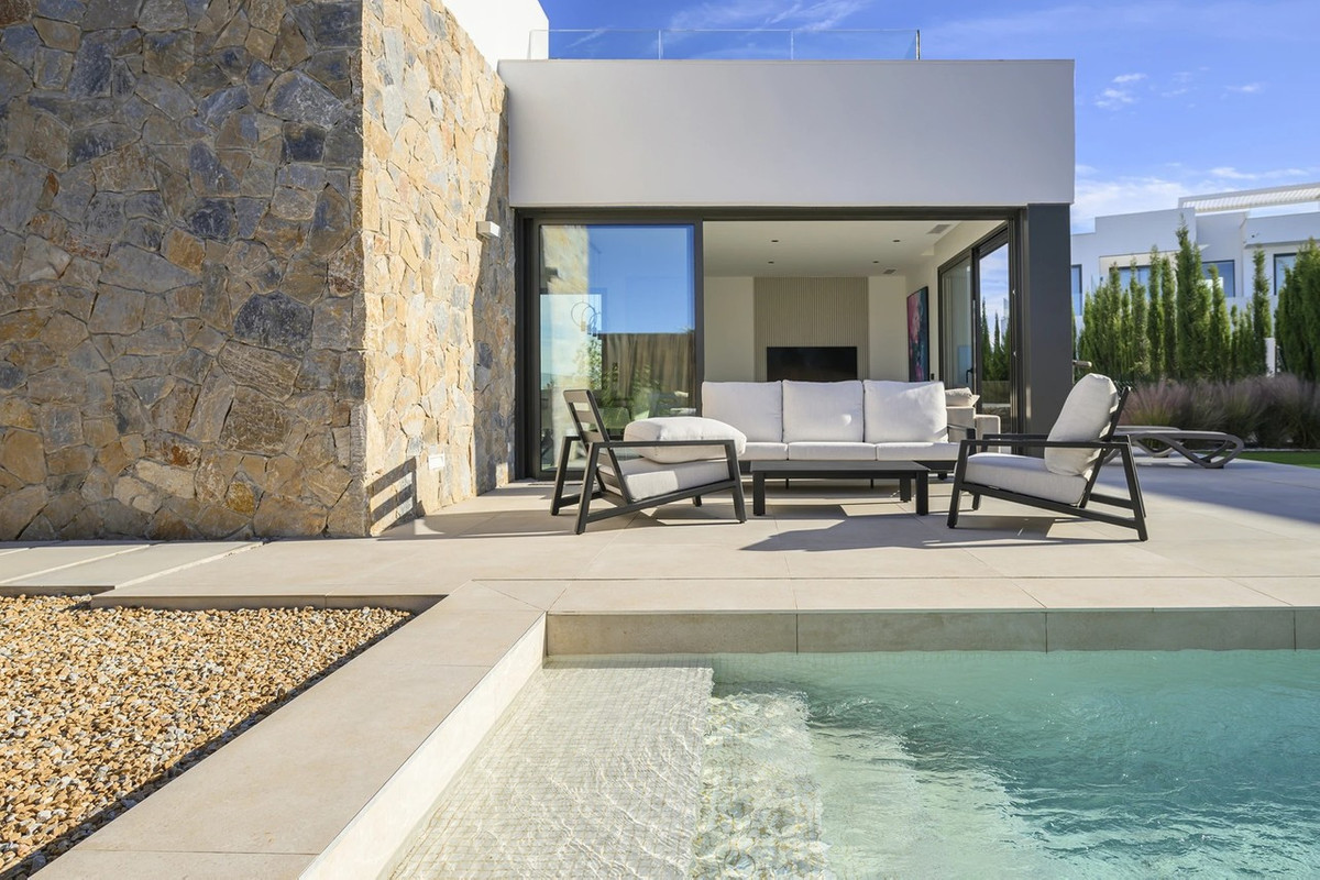 For sale - 3 Bedroom 3 Bathroom House - Detached Villa in Orihuela - Las Colinas Golf  - Alicante