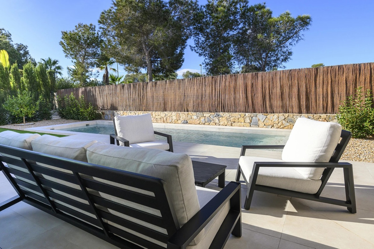 For sale - 3 Bedroom 3 Bathroom House - Detached Villa in Orihuela - Las Colinas Golf  - Alicante