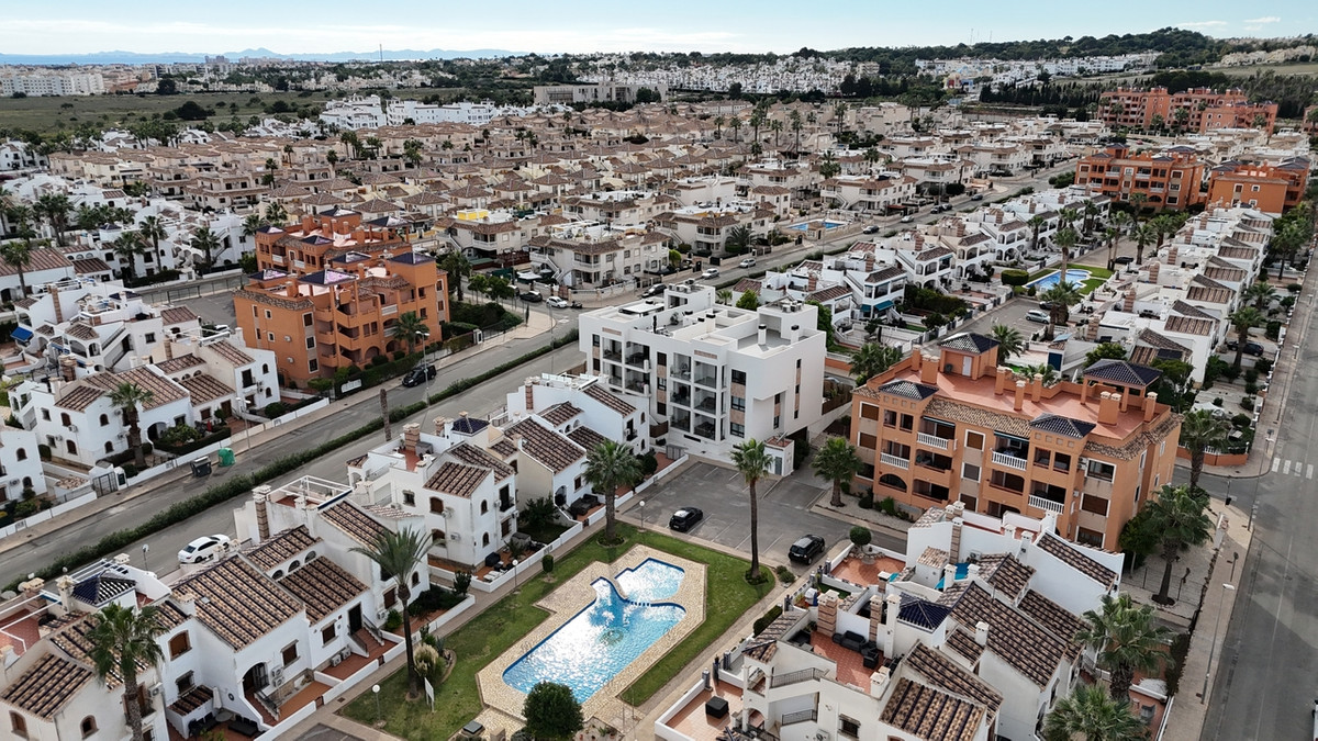 For sale - 2 Bedroom 2 Bathroom Apartment - Penthouse in Orihuela - Villamartin  - Alicante