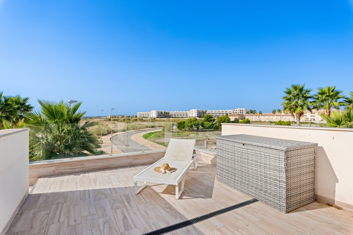 For sale - 5 Bedroom 4 Bathroom House - Detached Villa in Orihuela - Cabo Roig  - Alicante