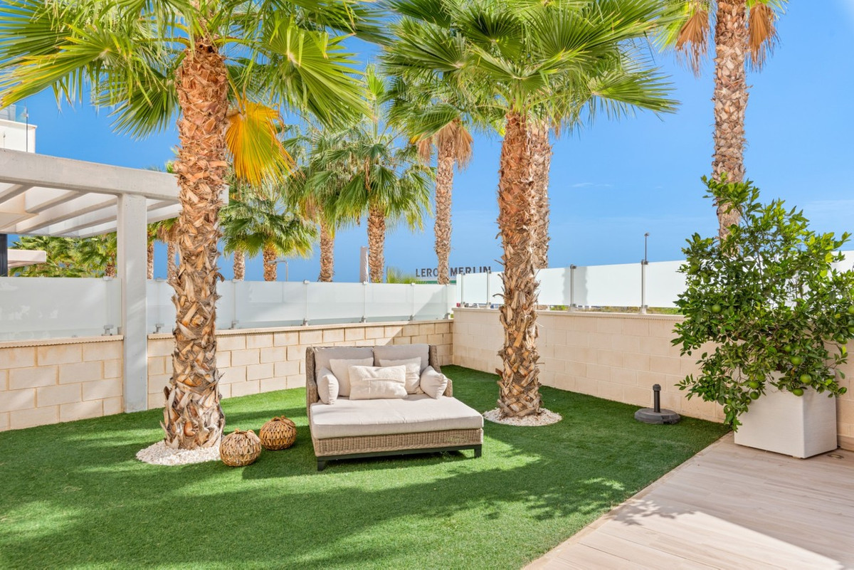 For sale - 5 Bedroom 4 Bathroom House - Detached Villa in Orihuela - Cabo Roig  - Alicante