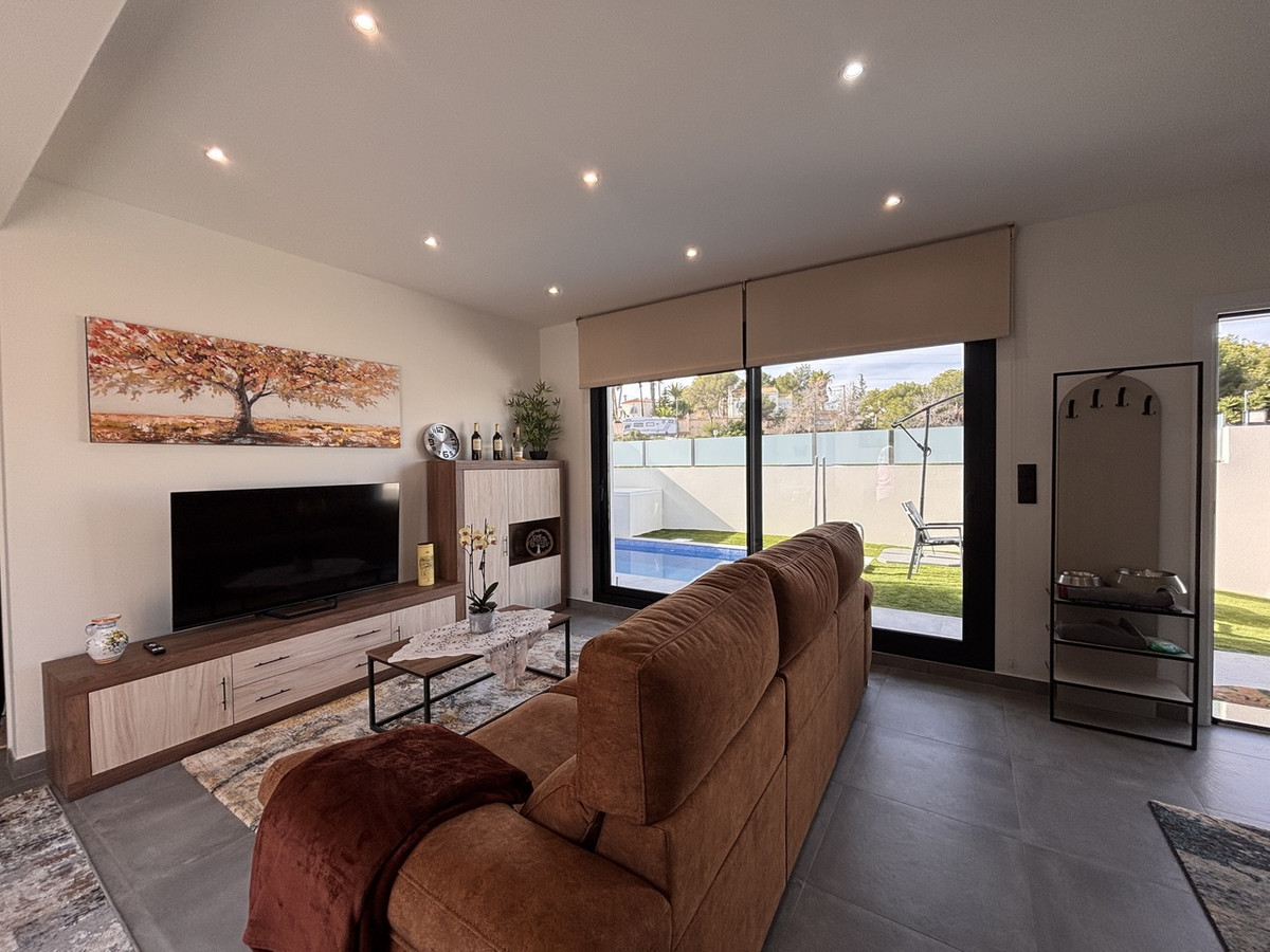 For sale - 2 Bedroom 2 Bathroom House - Detached Villa in Orihuela - Villamartin  - Alicante