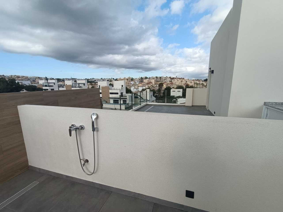 For sale - 2 Bedroom 2 Bathroom House - Detached Villa in Orihuela - Villamartin  - Alicante