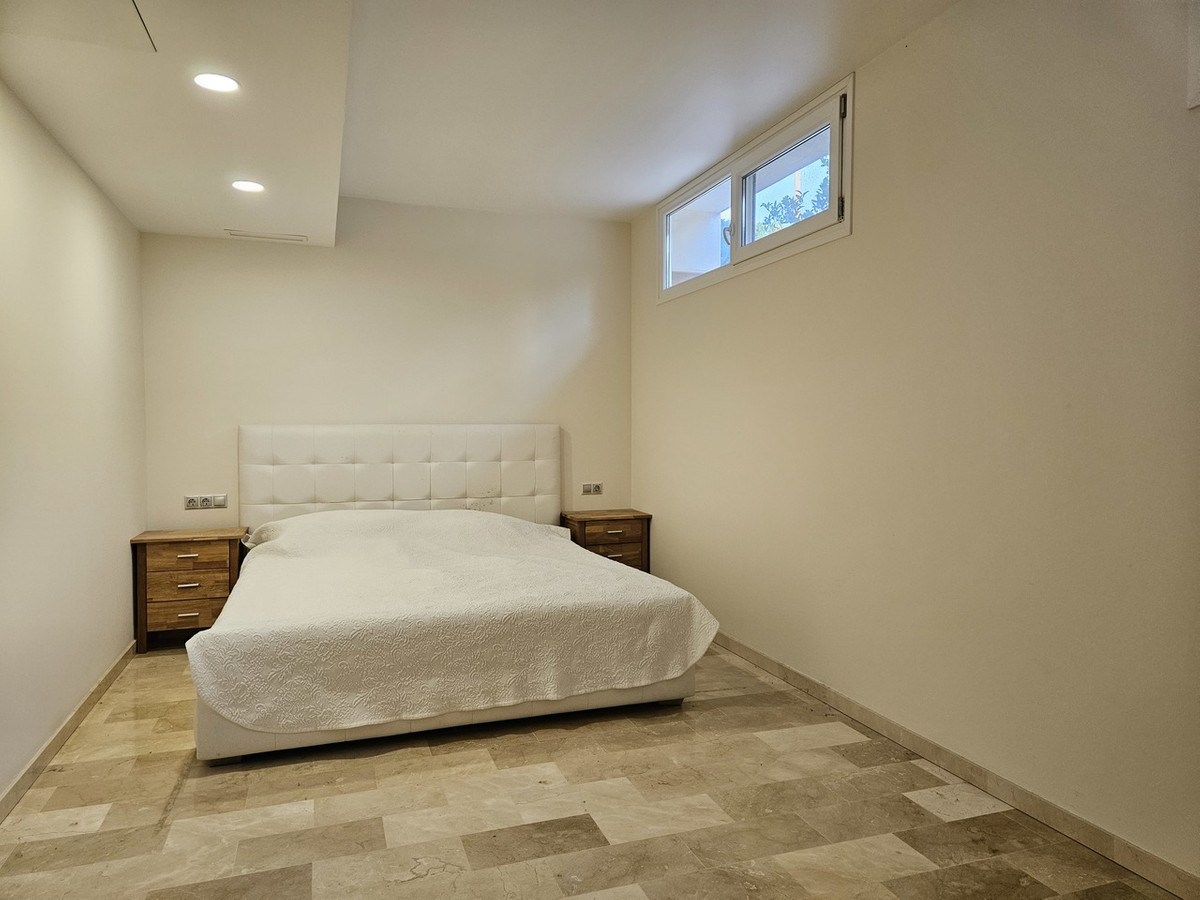 For sale - 5 Bedroom 4 Bathroom House - Detached Villa in Orihuela - La Zenia  - Alicante