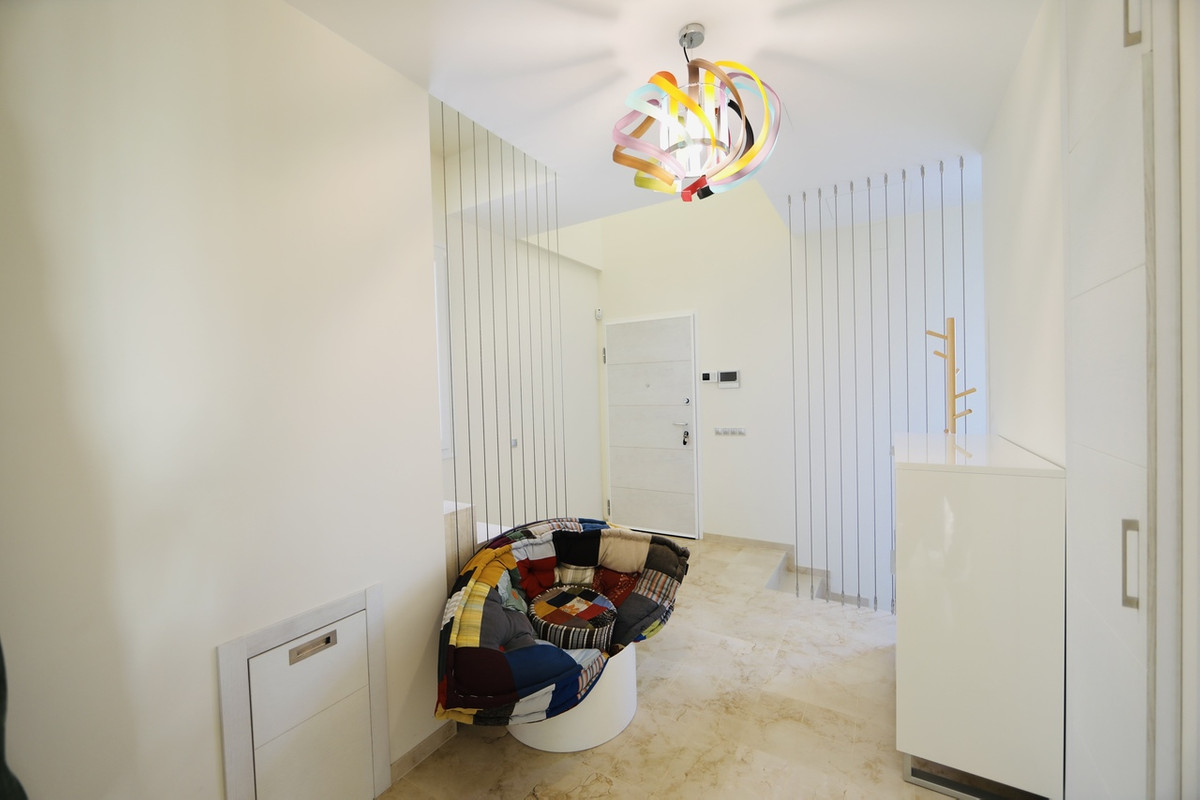 For sale - 5 Bedroom 4 Bathroom House - Detached Villa in Orihuela - La Zenia  - Alicante