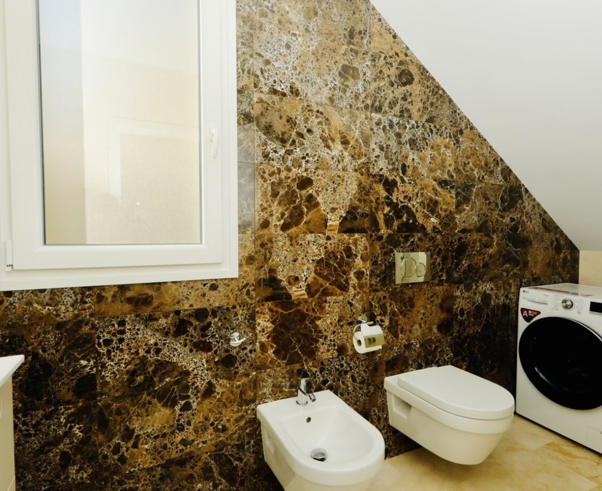 For sale - 5 Bedroom 4 Bathroom House - Detached Villa in Orihuela - La Zenia  - Alicante