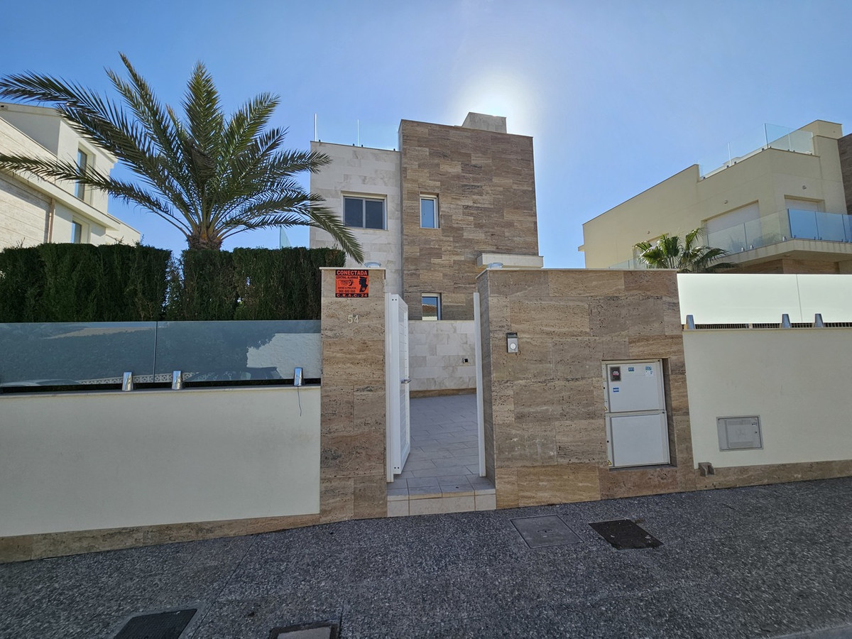 For sale - 5 Bedroom 4 Bathroom House - Detached Villa in Orihuela - La Zenia  - Alicante