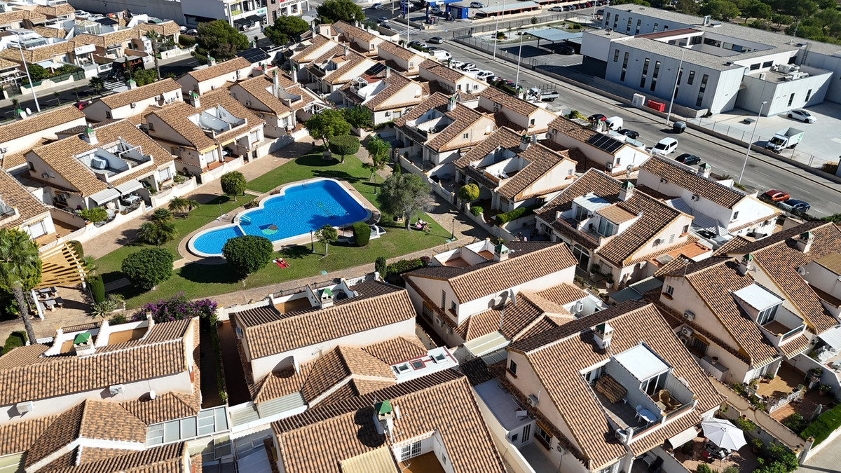 For sale - 3 Bedroom 2 Bathroom House Townhouse in La Zenia - La Zenia  - Alicante