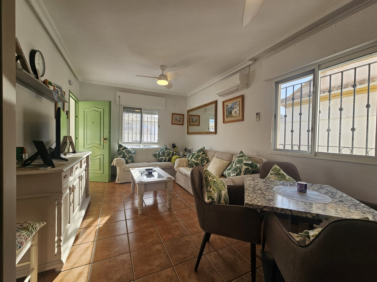 For sale - 3 Bedroom 2 Bathroom Townouse in La Zenia  - La Zenia  - Alicante