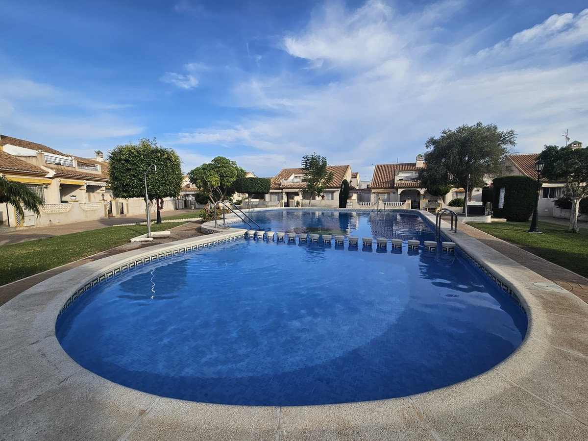 For sale - 3 Bedroom 2 Bathroom Townhouse in La Zenia - La Zenia  - Alicante