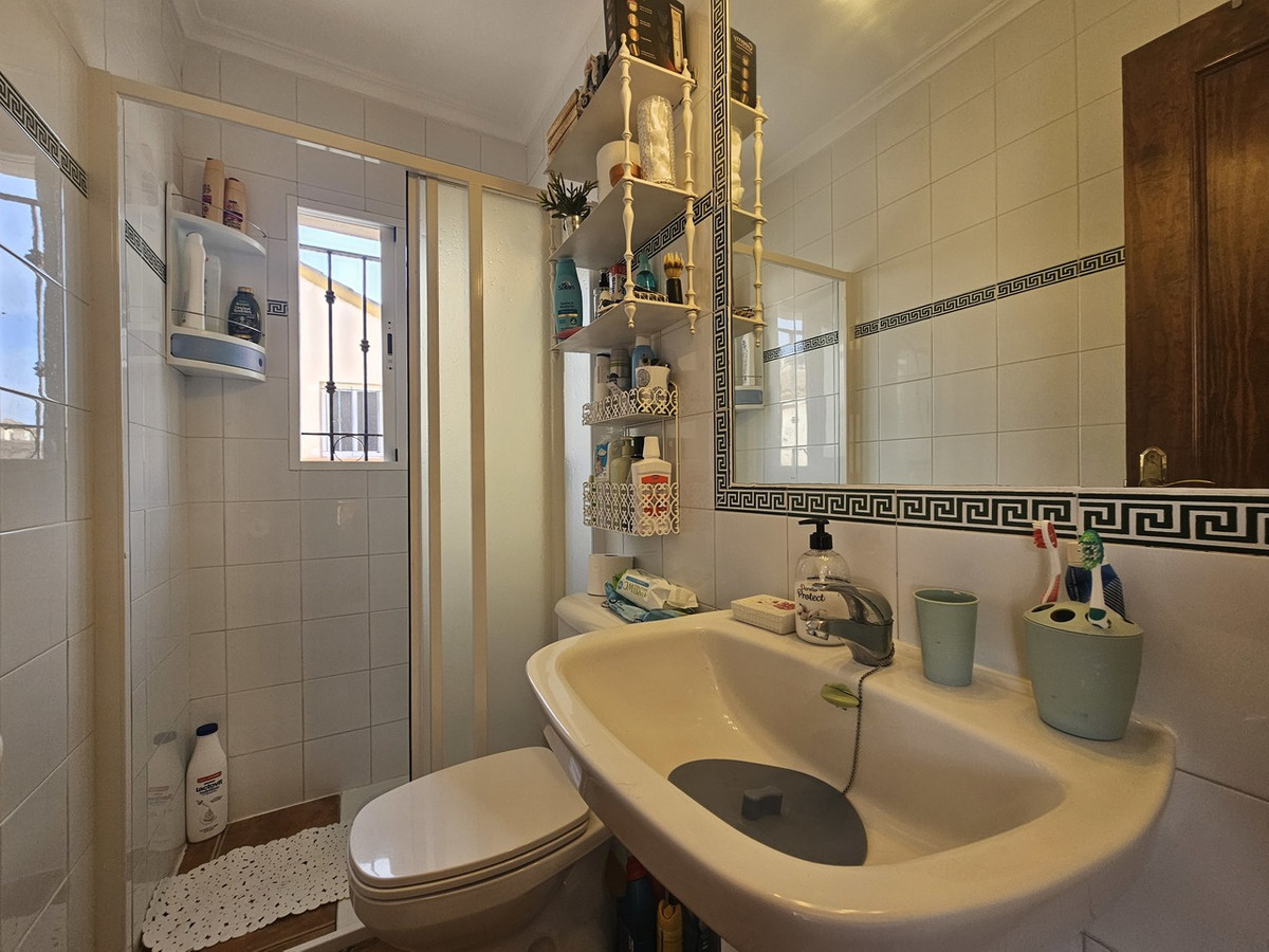 For sale - 3 Bedroom 2 Bathroom Townhouse in La Zenia - La Zenia  - Alicante