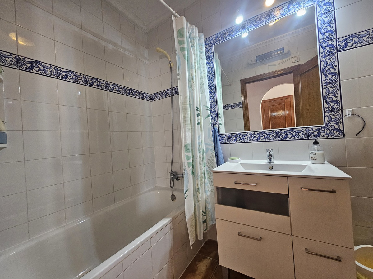 For sale - 3 Bedroom 2 Bathroom Townhouse in La Zenia - La Zenia  - Alicante