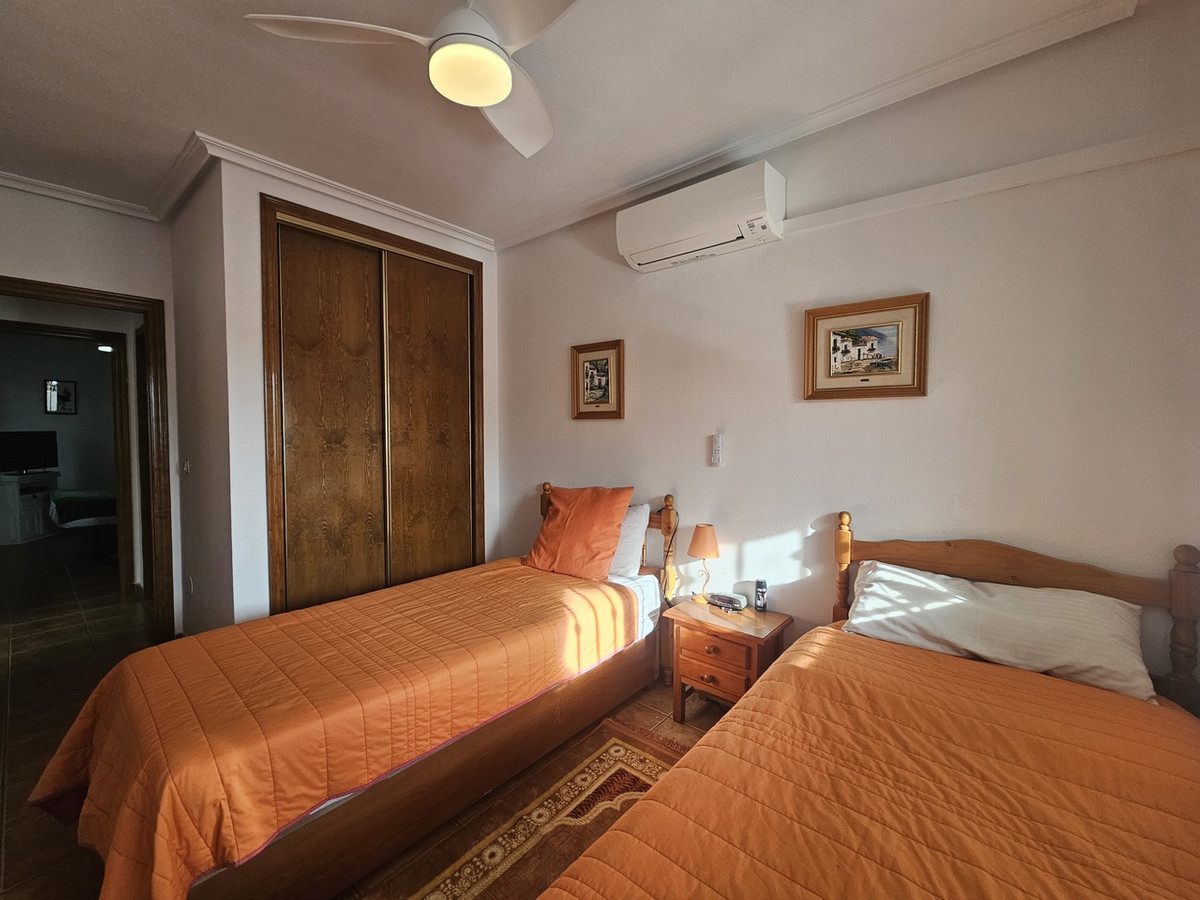 For sale - 3 Bedroom 2 Bathroom Townhouse in La Zenia - La Zenia  - Alicante