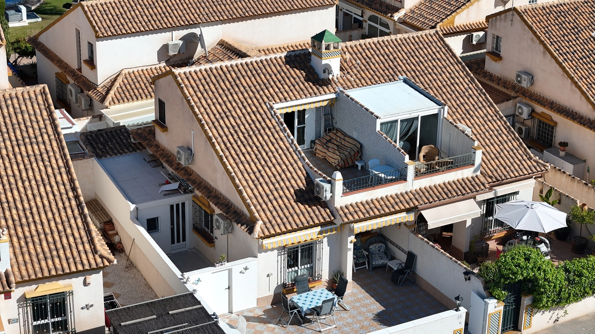 For sale - 3 Bedroom 2 Bathroom Townhouse in La Zenia - La Zenia  - Alicante