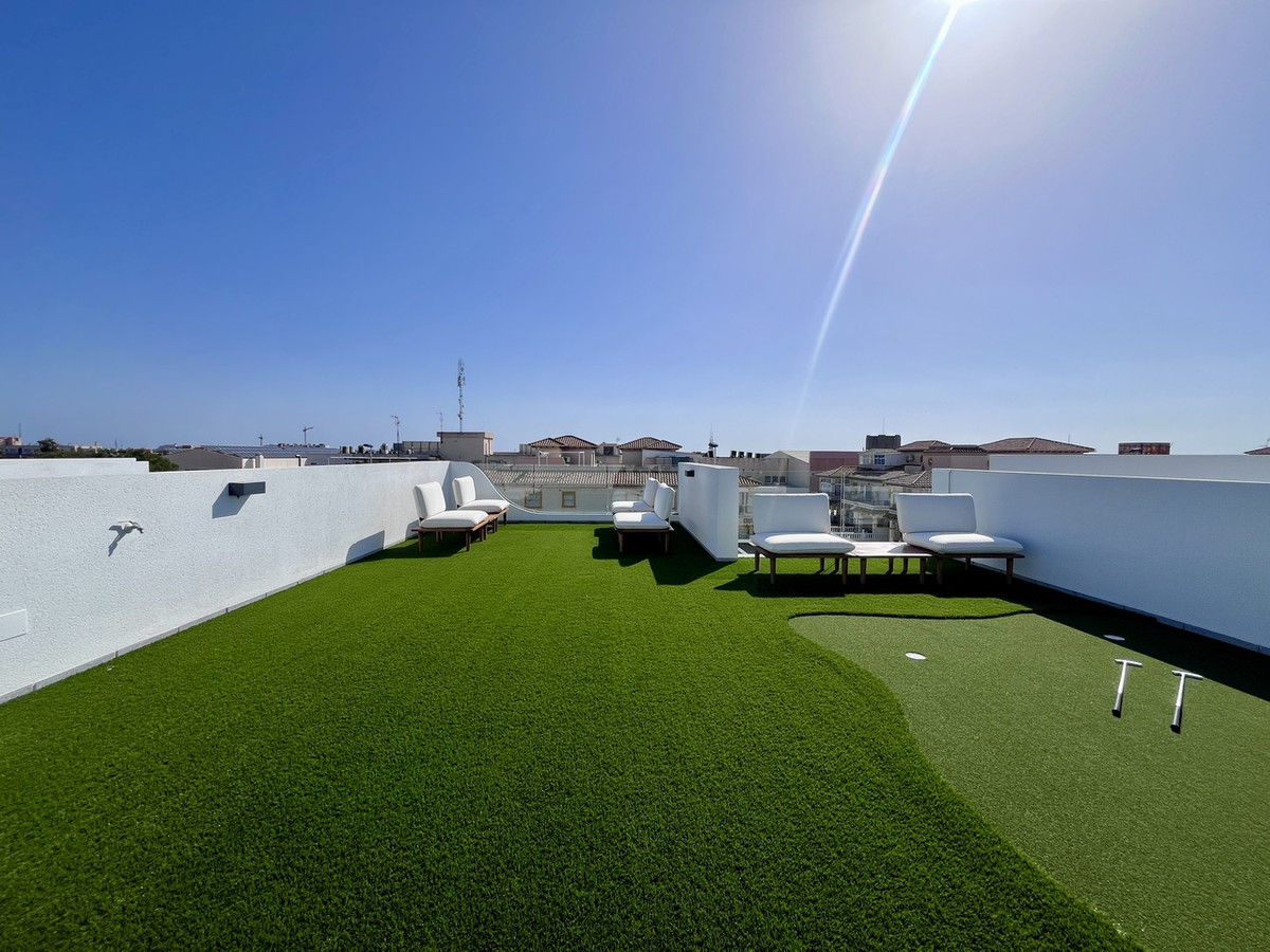For sale - 4 Bedroom 3 Bathroom House - Detached Villa in Orihuela - Punta Prima  - Alicante