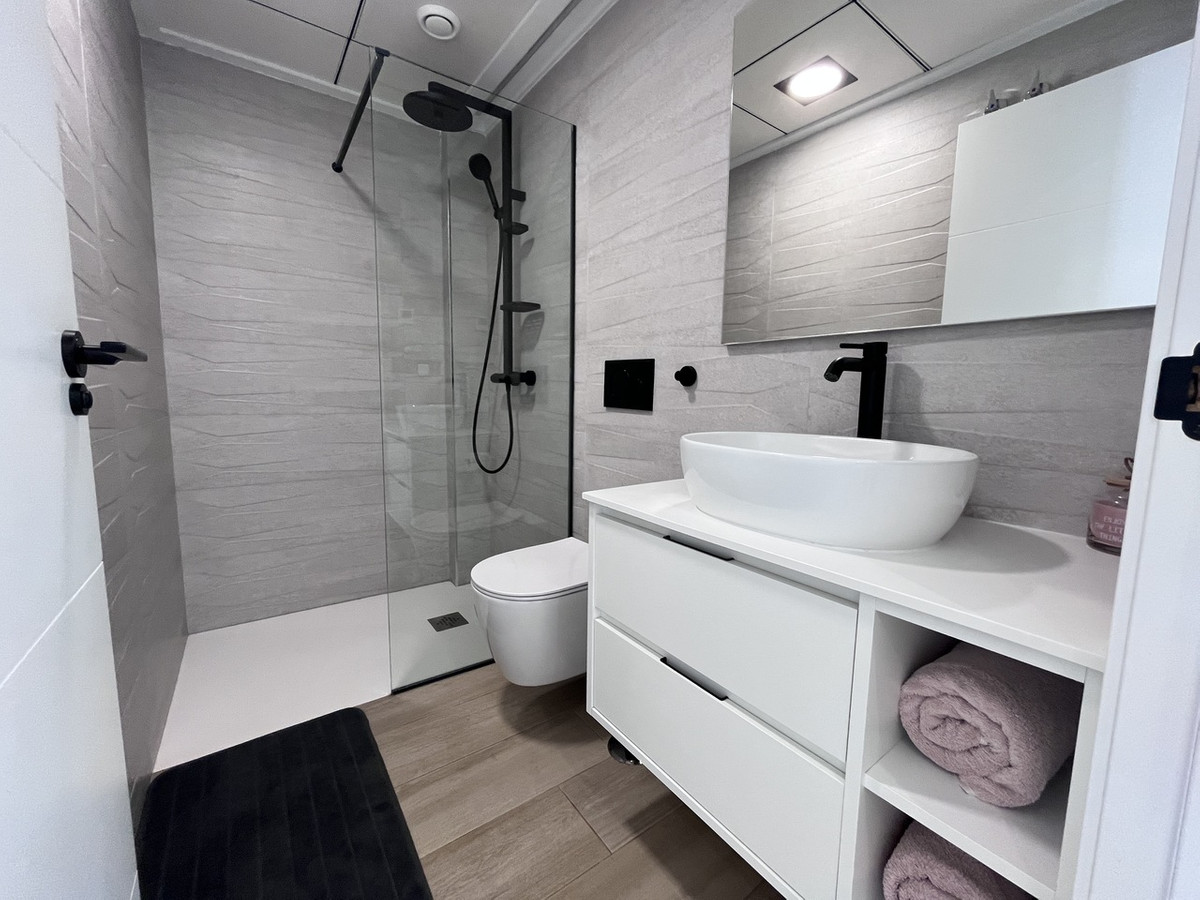 For sale - 4 Bedroom 3 Bathroom House - Detached Villa in Orihuela - Punta Prima  - Alicante