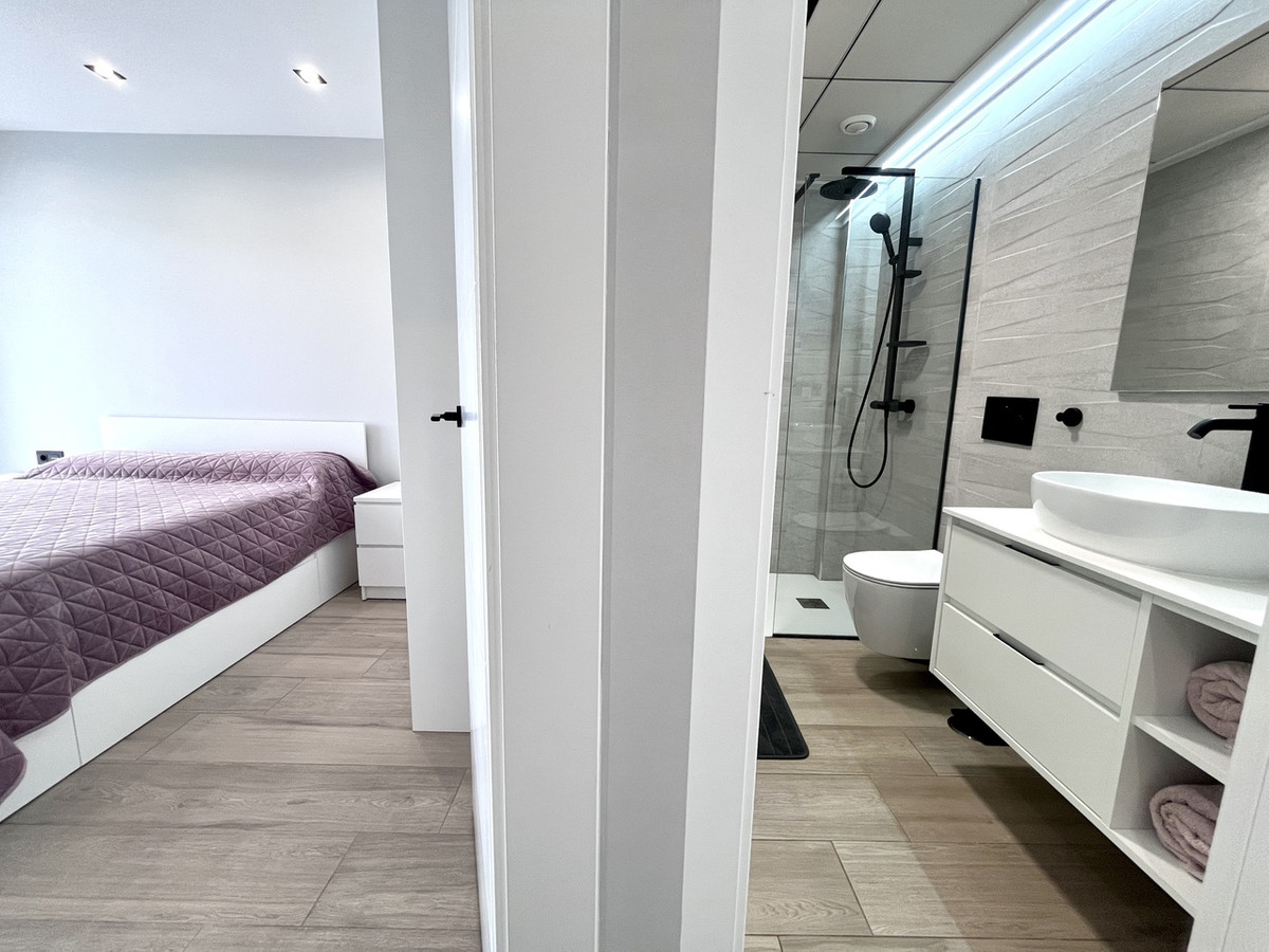 For sale - 4 Bedroom 3 Bathroom House - Detached Villa in Orihuela - Punta Prima  - Alicante