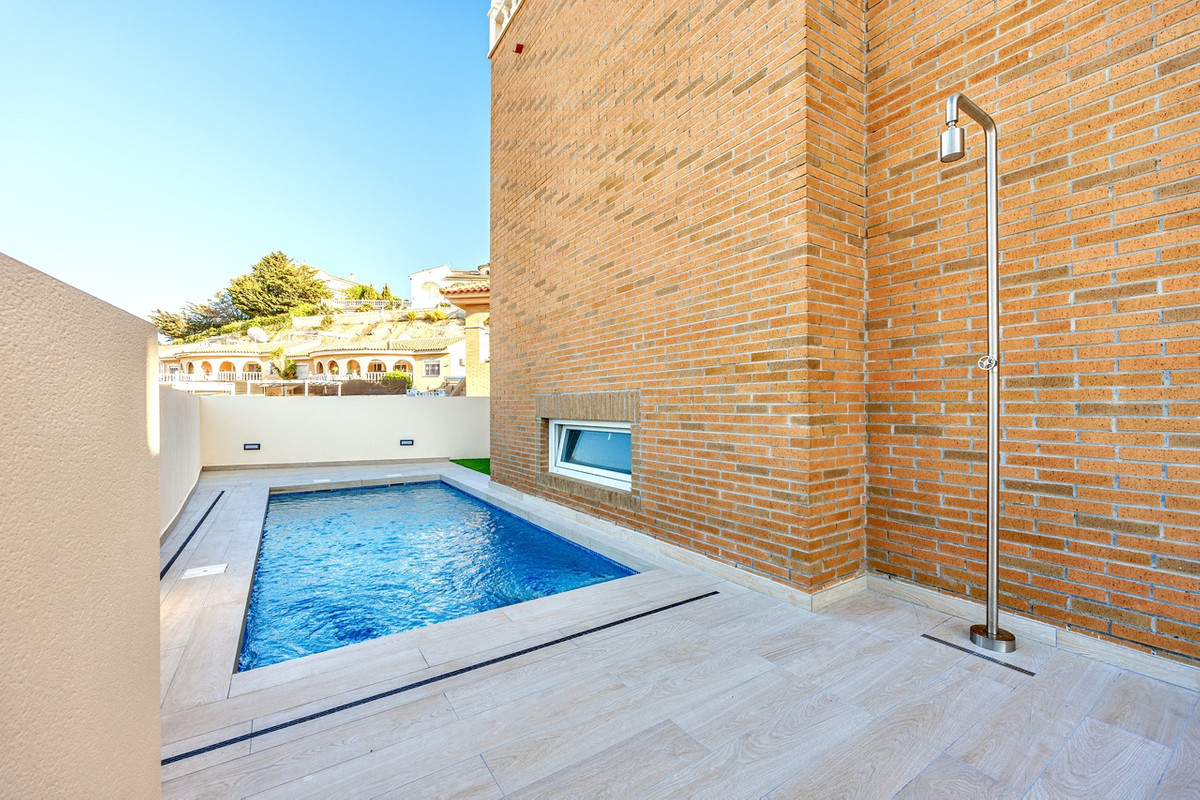 For sale - 4 Bedroom 3 Bathroom House - Detached Villa in Rojales - Rojales Centro  - Alicante