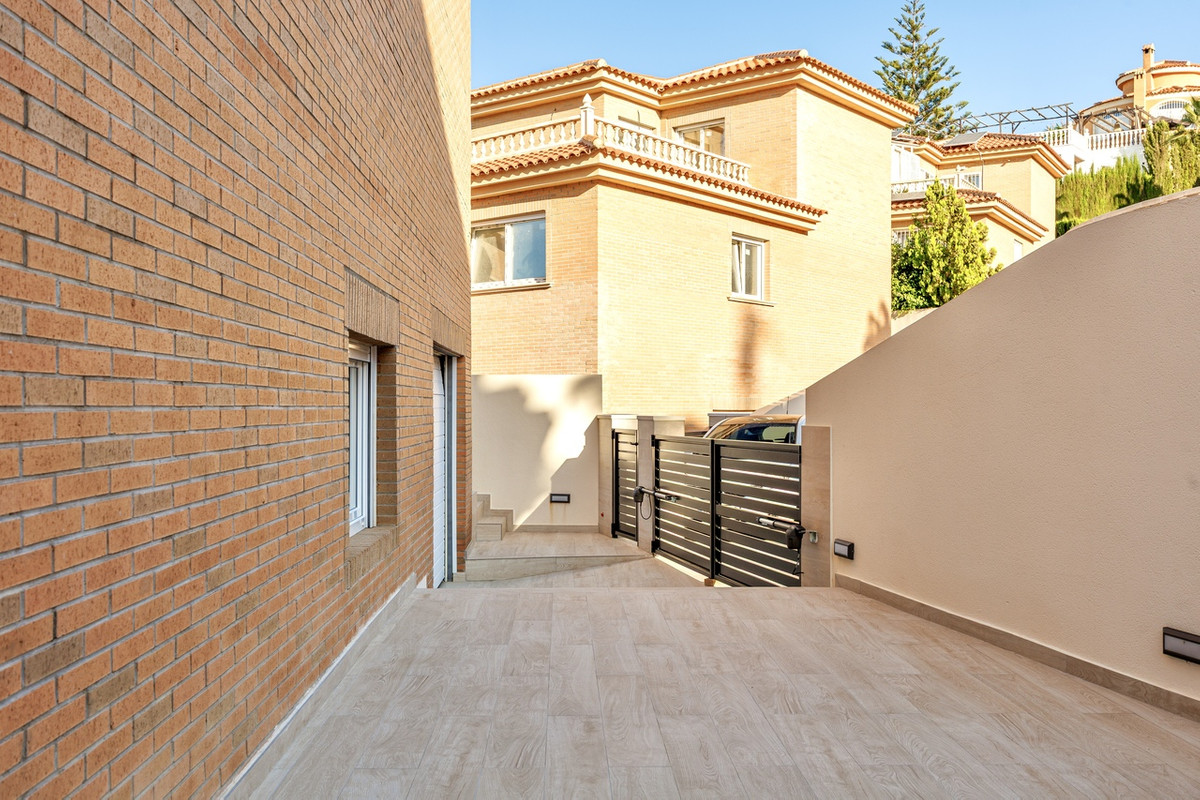 For sale - 4 Bedroom 3 Bathroom House - Detached Villa in Rojales - Rojales Centro  - Alicante