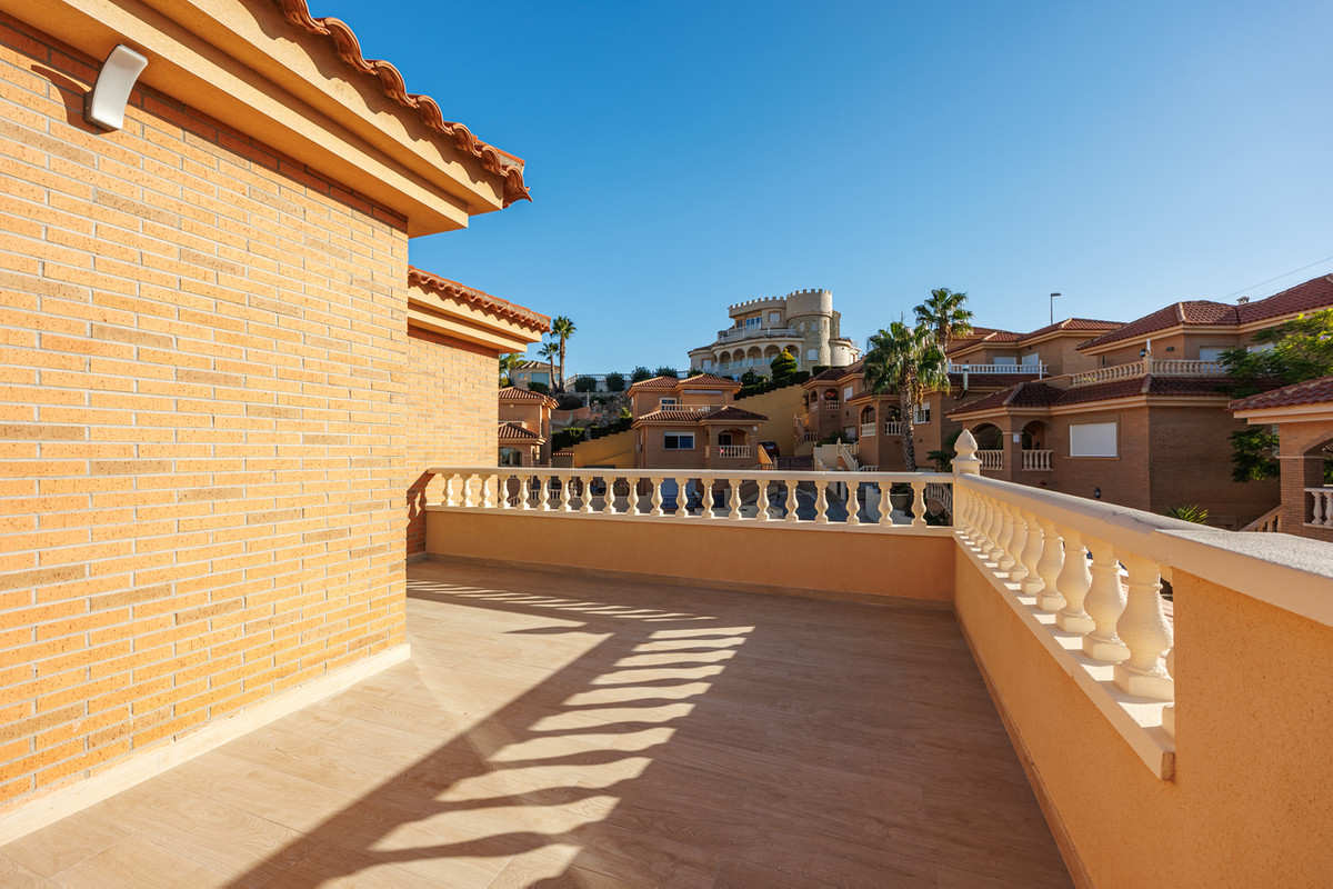 For sale - 4 Bedroom 3 Bathroom House - Detached Villa in Rojales - Rojales Centro  - Alicante