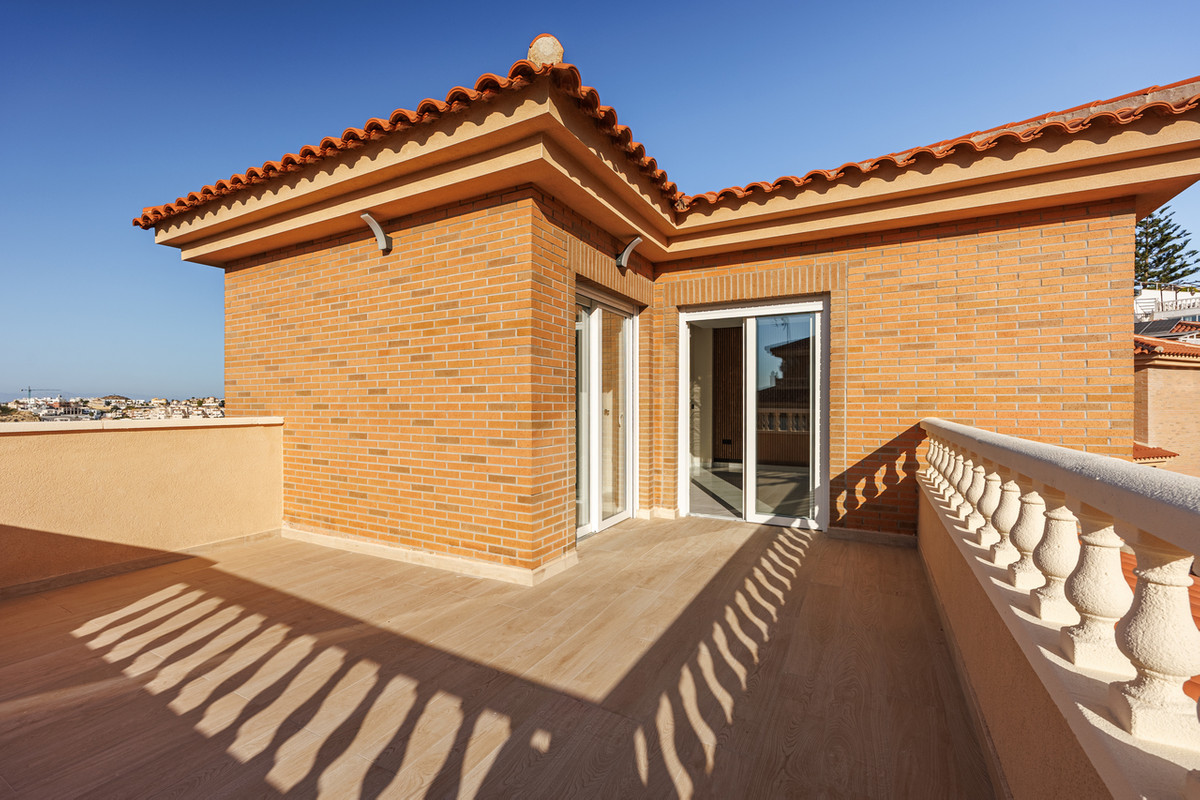 For sale - 4 Bedroom 3 Bathroom House - Detached Villa in Rojales - Rojales Centro  - Alicante