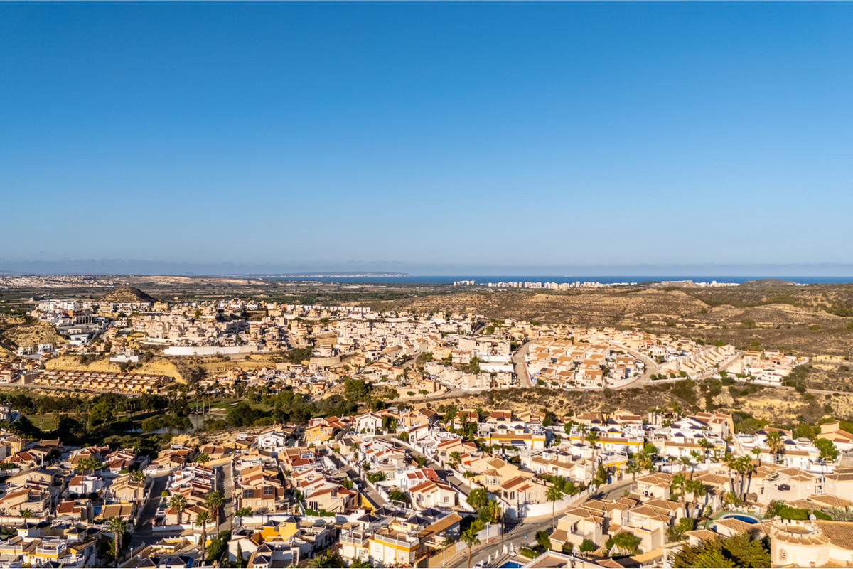 For sale - 4 Bedroom 3 Bathroom House - Detached Villa in Rojales - Rojales Centro  - Alicante