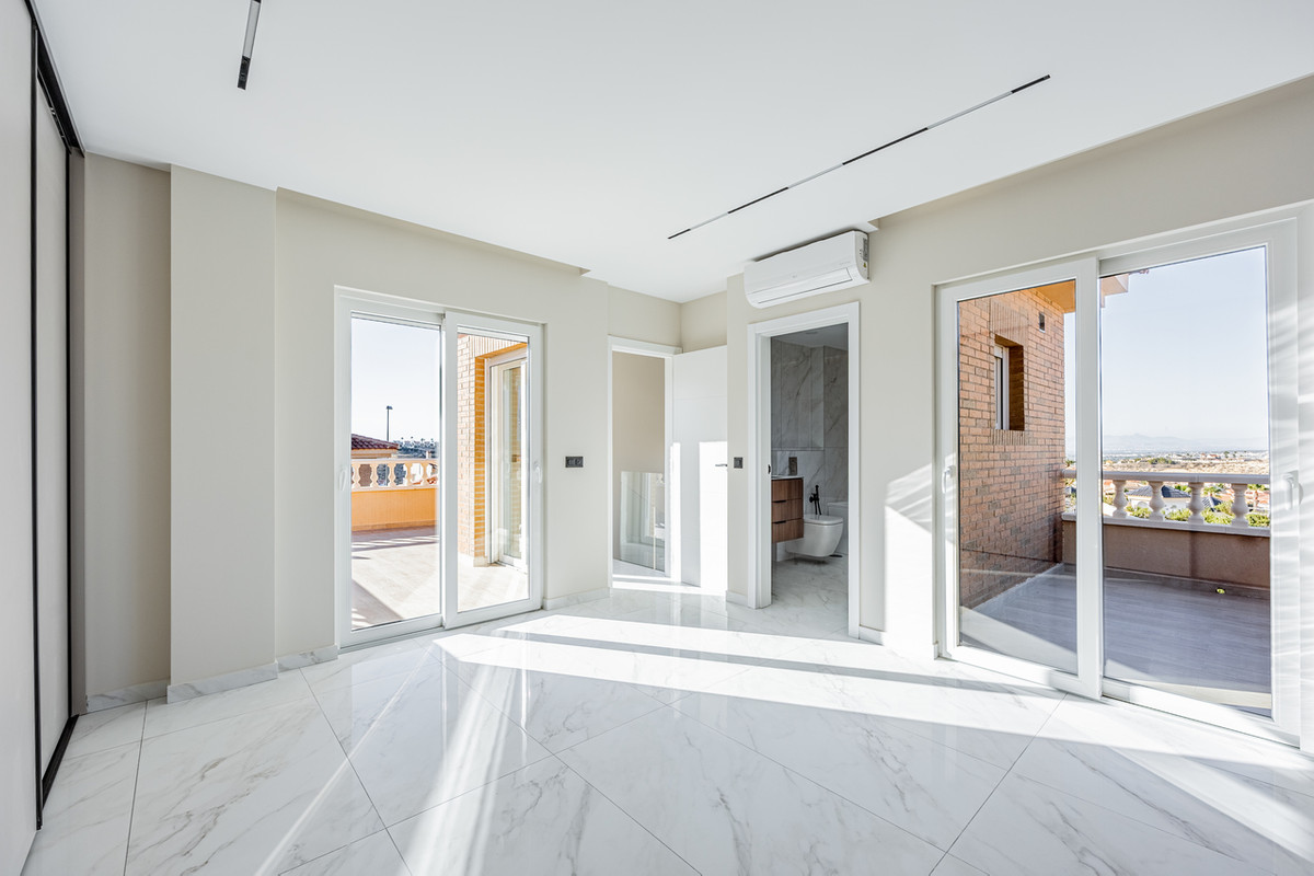 For sale - 4 Bedroom 3 Bathroom House - Detached Villa in Rojales - Rojales Centro  - Alicante