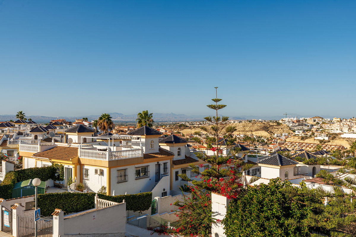 For sale - 4 Bedroom 3 Bathroom House - Detached Villa in Rojales - Rojales Centro  - Alicante