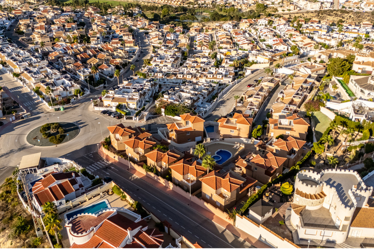 For sale - 4 Bedroom 3 Bathroom House - Detached Villa in Rojales - Rojales Centro  - Alicante