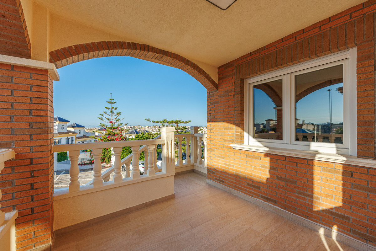 For sale - 4 Bedroom 3 Bathroom House - Detached Villa in Rojales - Rojales Centro  - Alicante