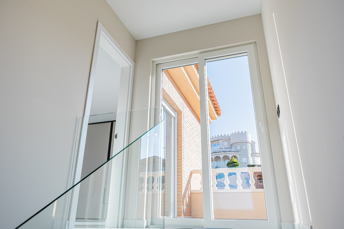 For sale - 4 Bedroom 3 Bathroom House - Detached Villa in Rojales - Rojales Centro  - Alicante