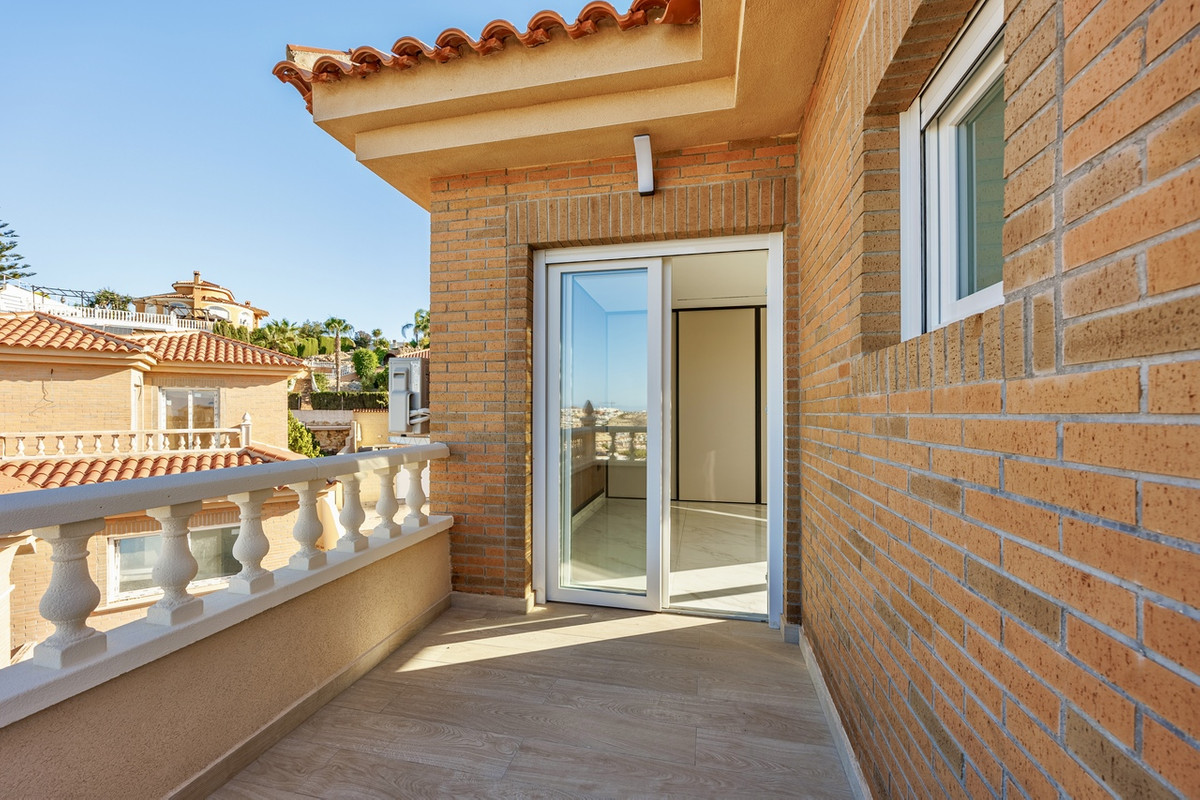 For sale - 4 Bedroom 3 Bathroom House - Detached Villa in Rojales - Rojales Centro  - Alicante
