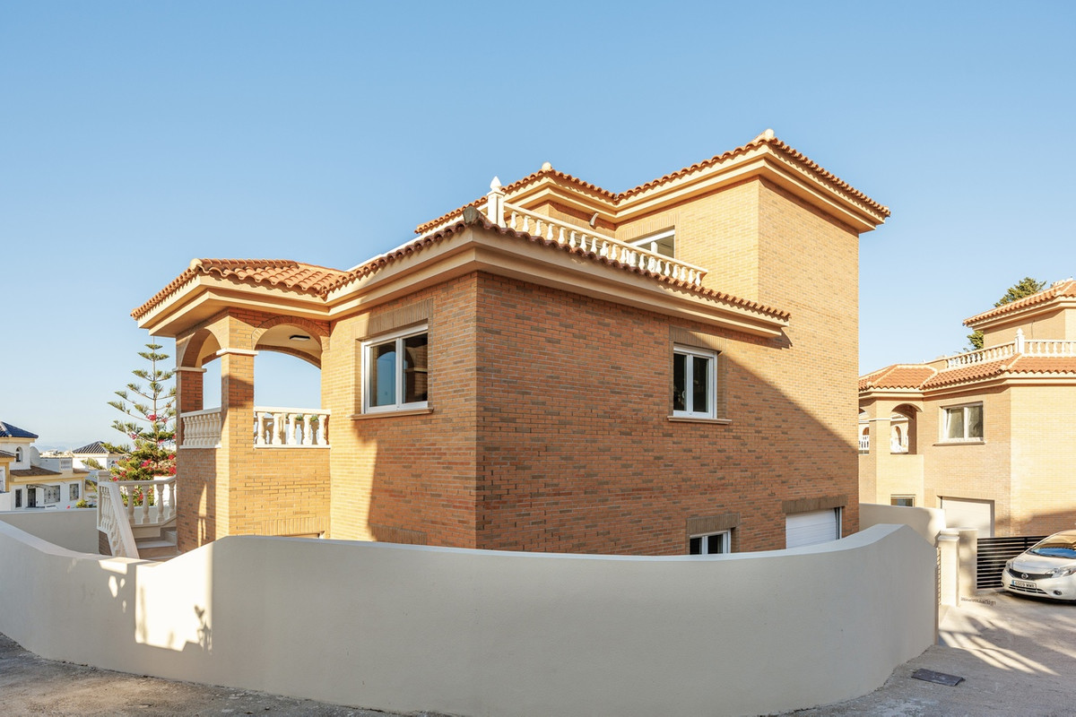For sale - 4 Bedroom 3 Bathroom House - Detached Villa in Rojales - Rojales Centro  - Alicante