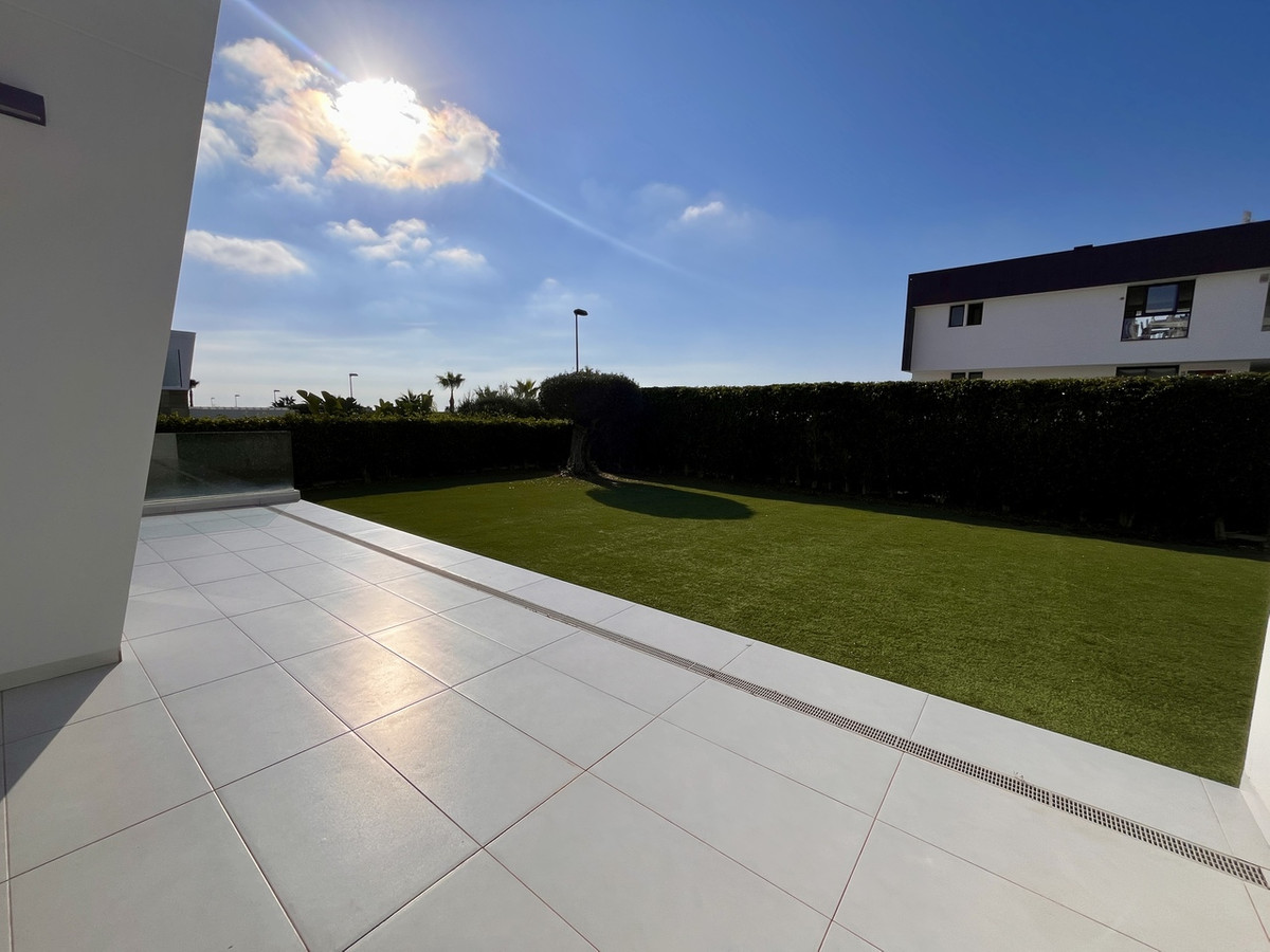 For sale - 3 Bedroom 2 Bathroom House - Detached Villa in Orihuela - Los Dolses  - Alicante