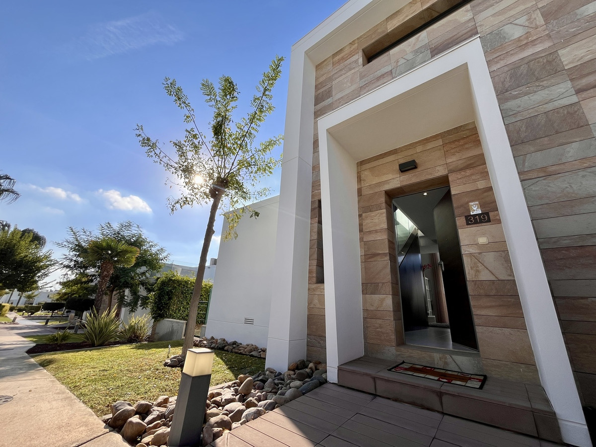 For sale - 3 Bedroom 2 Bathroom House - Detached Villa in Orihuela - Los Dolses  - Alicante