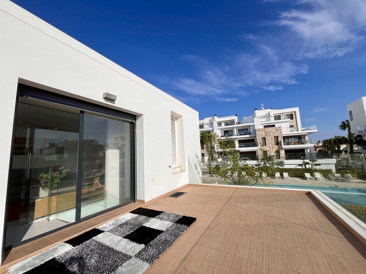 For sale - 3 Bedroom 2 Bathroom House - Detached Villa in Orihuela - Los Dolses  - Alicante