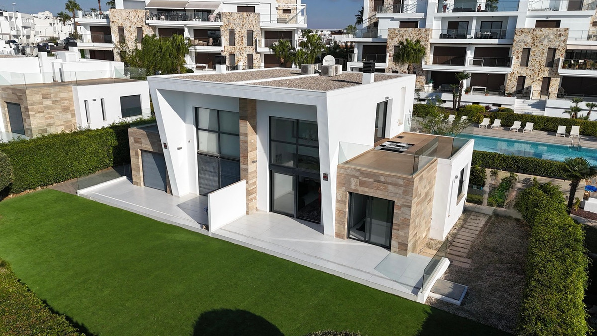 For sale - 3 Bedroom 2 Bathroom House - Detached Villa in Orihuela - Los Dolses  - Alicante