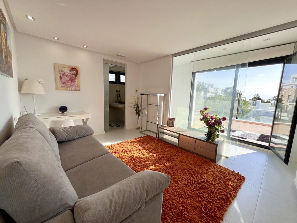 For sale - 3 Bedroom 2 Bathroom House - Detached Villa in Orihuela - Los Dolses  - Alicante